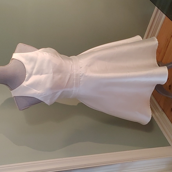 Ivory Backless Dress with A Line Skirt. Size Large - Picture 4 of 11